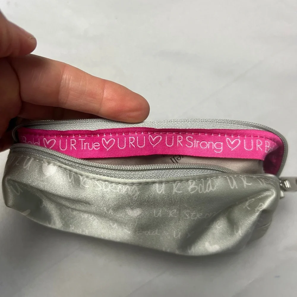 Jewell by Thirty-One Cosmetic Bag Makeup Pouch Travel‎ Accessories Silver Strong